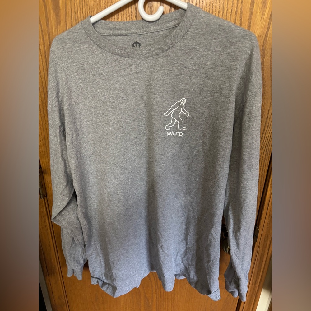 UNLTD Gray long sleeved shirt men’s XL